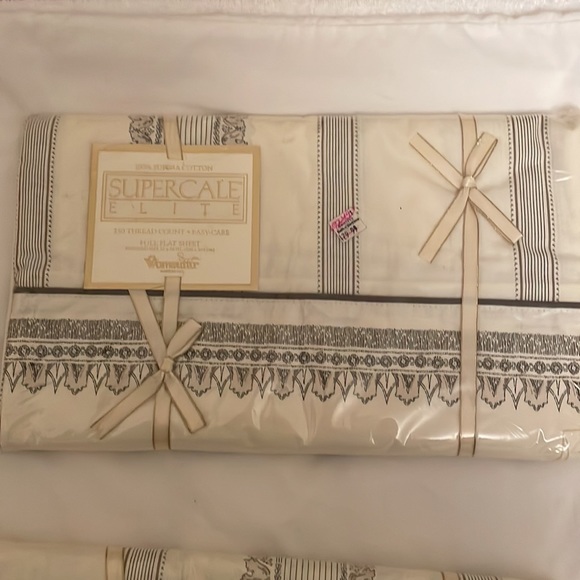 Wamsutta sheet set new in packages. Full fitted, flat and 2 standard pillowcases - Picture 3 of 10